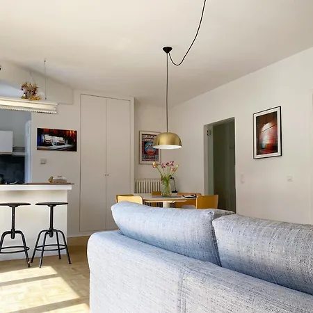 Trendy & Sunny In Daire Gent