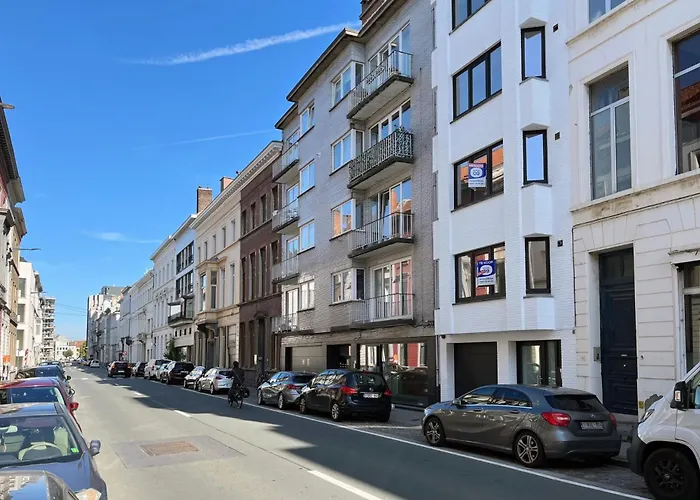 Trendy & Sunny In Apartment *