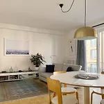Διαμέρισμα Trendy & Sunny In