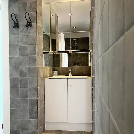 Trendy & Sunny In Apartment *