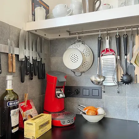 Trendy & Sunny In Apartment