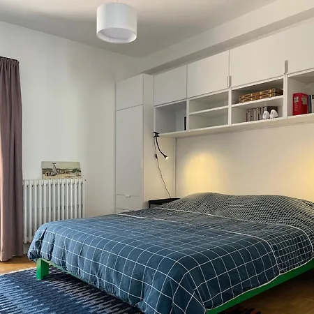 Trendy & Sunny In Apartment