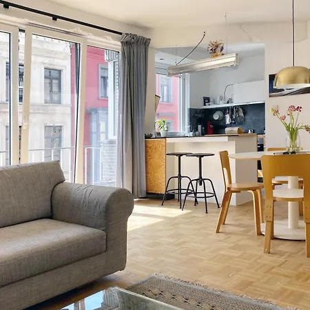 Apartment Trendy & Sunny In *